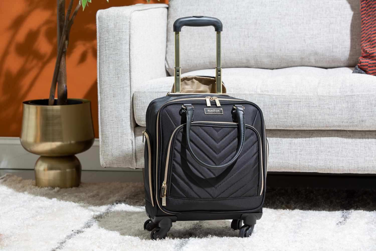 Travelpro || Samsonite || Olympia Shop -Travelpro || Samsonite || Olympia Shop TAL kenneth cole reaction chelsea luggage expandable underseater spinner 01 Conor Ralph.jpg 1b5643dc495d470bb3cf4e94874f2634